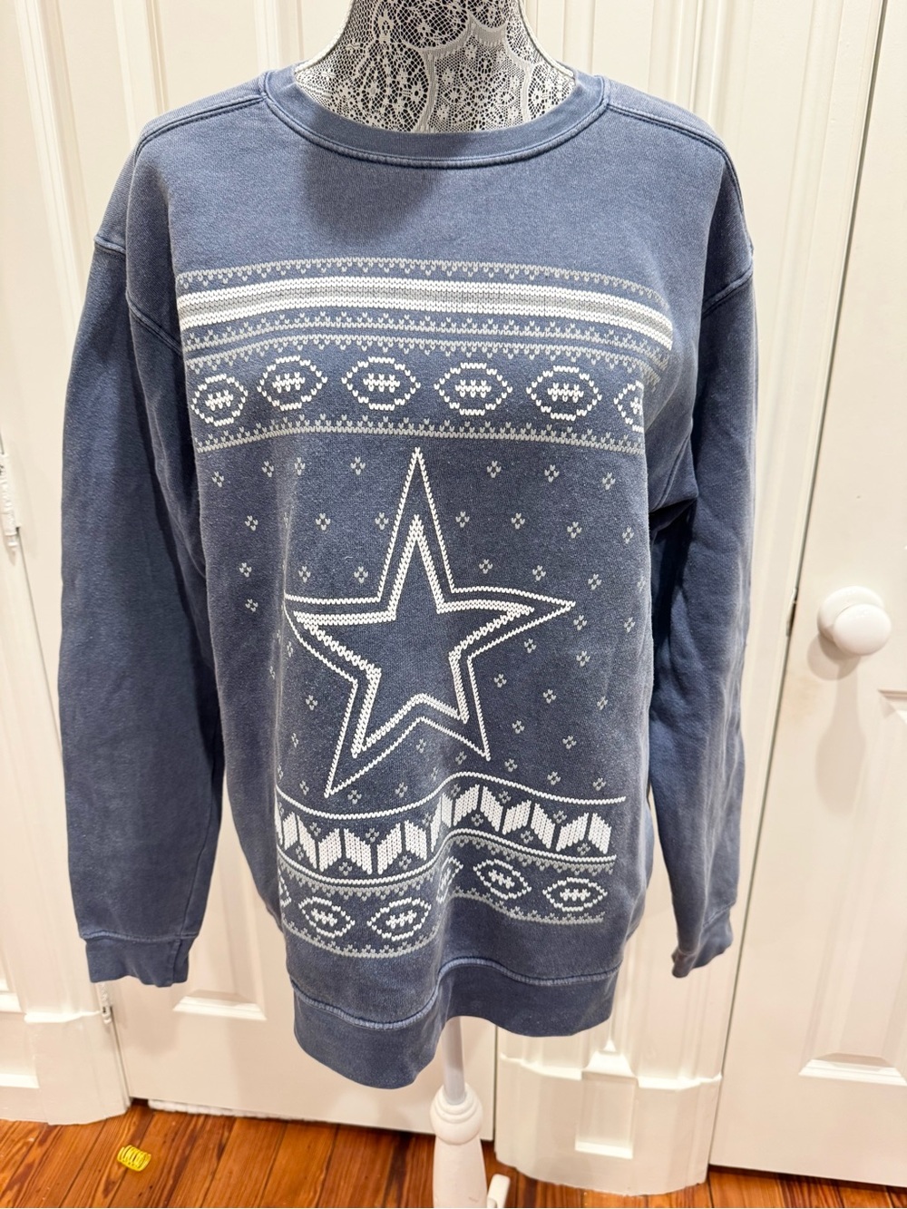 Dallas Cowboy Star Pattern Crewneck Sweatshirt
Sz. L NFL Football Dallas Cowboys